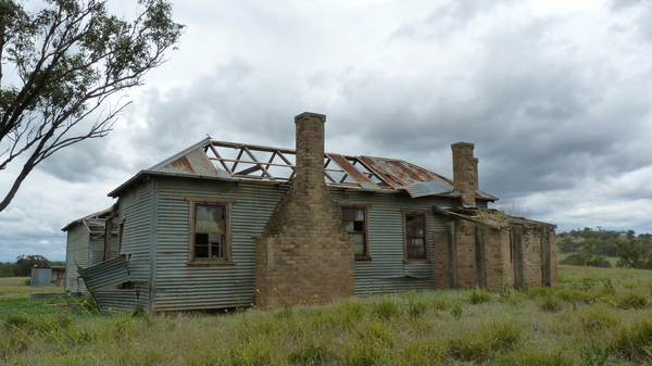 Product picture abandoned shearers hut
