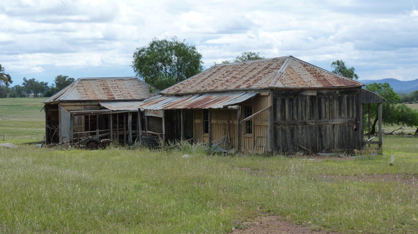 Product picture abandoned hut